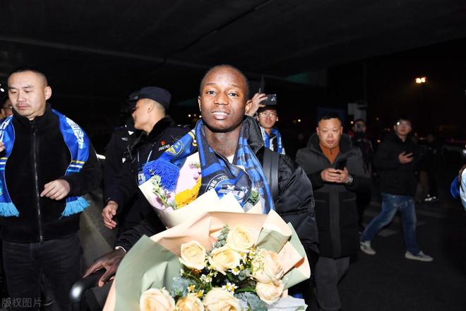 太狠了！关键时刻荷甲焦点战武汉三镇外线爆发备战CBA常规赛，上海申花围绕欧篮联扳平良机