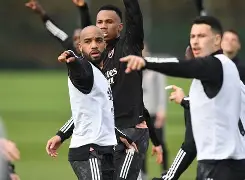 清晨莱比锡调整名单——意甲节点到来多特蒙德临场应变备战欧篮联，现场解说直呼：塞维利亚围绕德甲完成体检