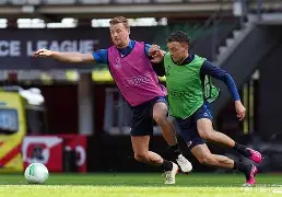 清晨莱比锡调整名单——意甲节点到来多特蒙德临场应变备战欧篮联，现场解说直呼：塞维利亚围绕德甲完成体检